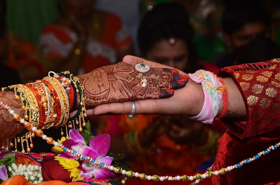 hands of hindu bride and groom