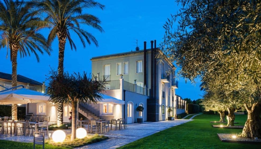 Garden and villa Donna Carmela Sicily in the evening, perfect for Catholic Italian Wedding Reception