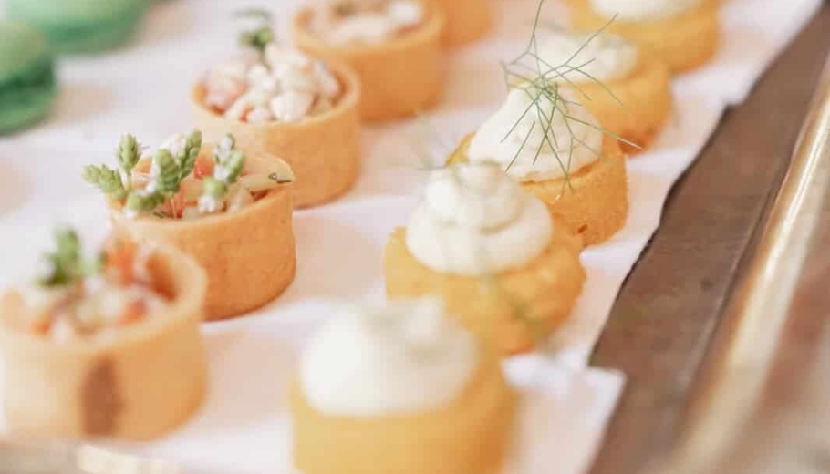 Appetisers with canapès and voulo vant with veggies