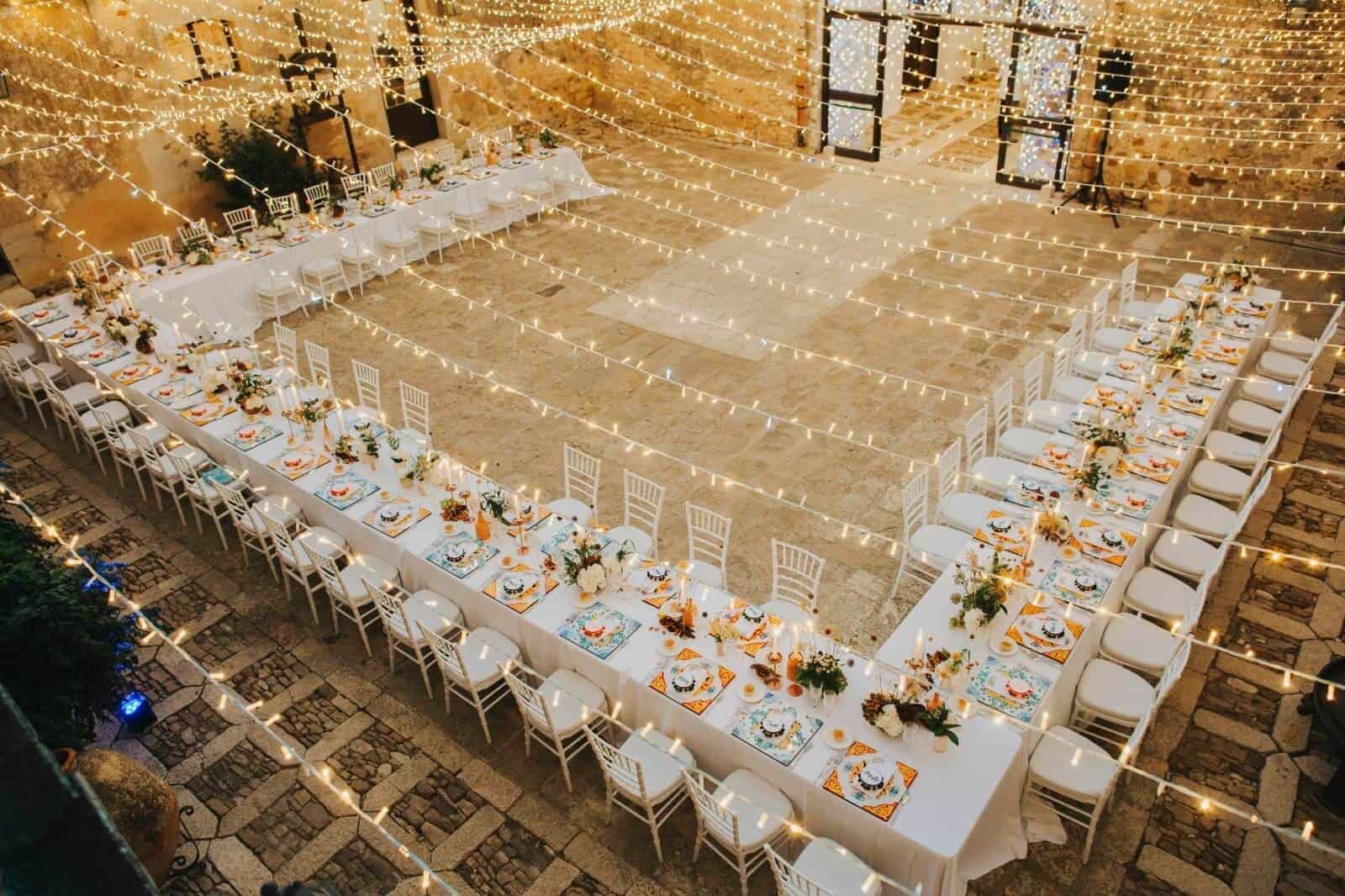 Sicilian Wedding Table Decored in Sumptuously and richly illuminated way