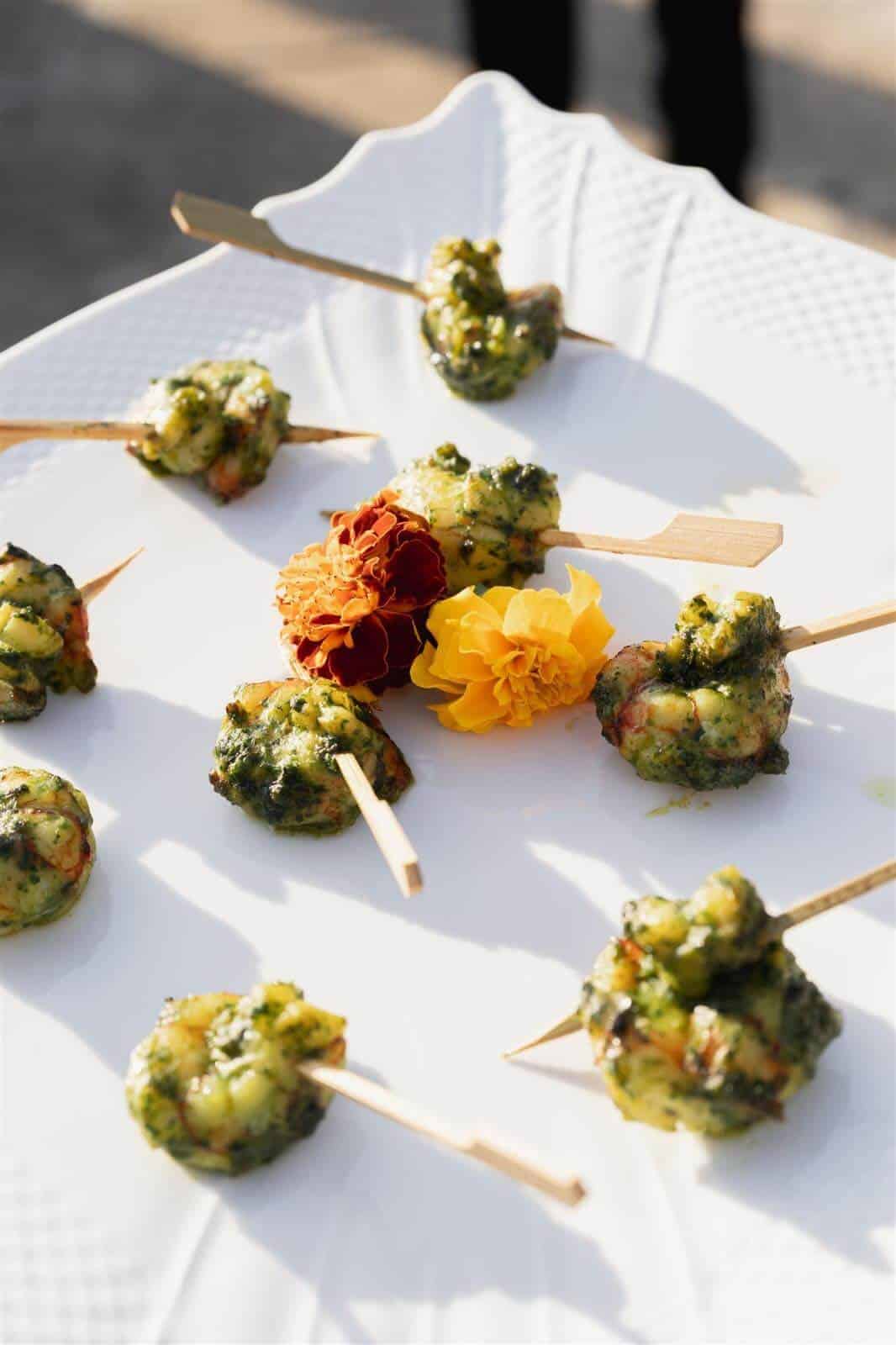 stick appetizers with shrimps and veggies