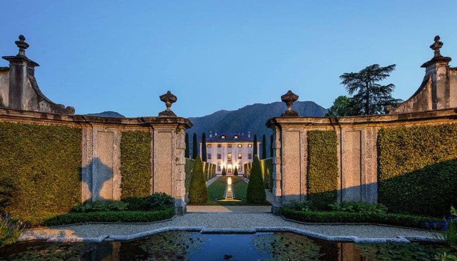 A picturesque garden entrance with a fountain, located at Villa Balbiano, Lake Como, perfect for wedding celebrations.