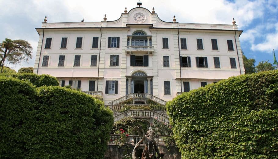 An elegant Villa Carlotta at Lake Como, featuring beautiful landscaping ideal for a wedding setting.