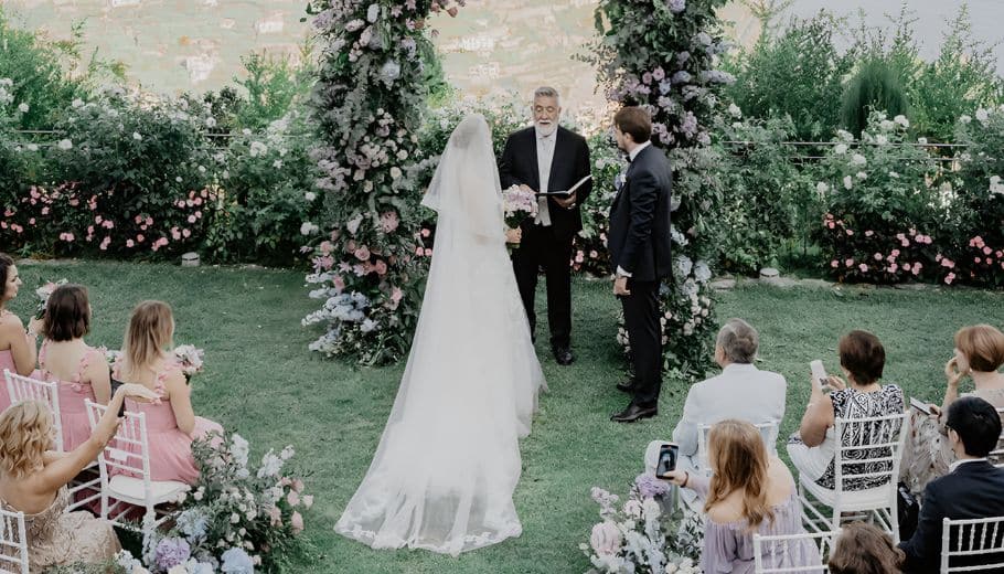 Maria and Dimitri celebrate their Amalfi Coast wedding, with a beautiful backdrop of cliffs and the sea.